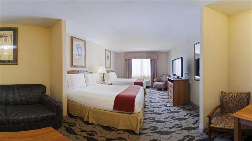 Holiday Inn Express Hotel & Suites Elgin By Ihg Exterior photo