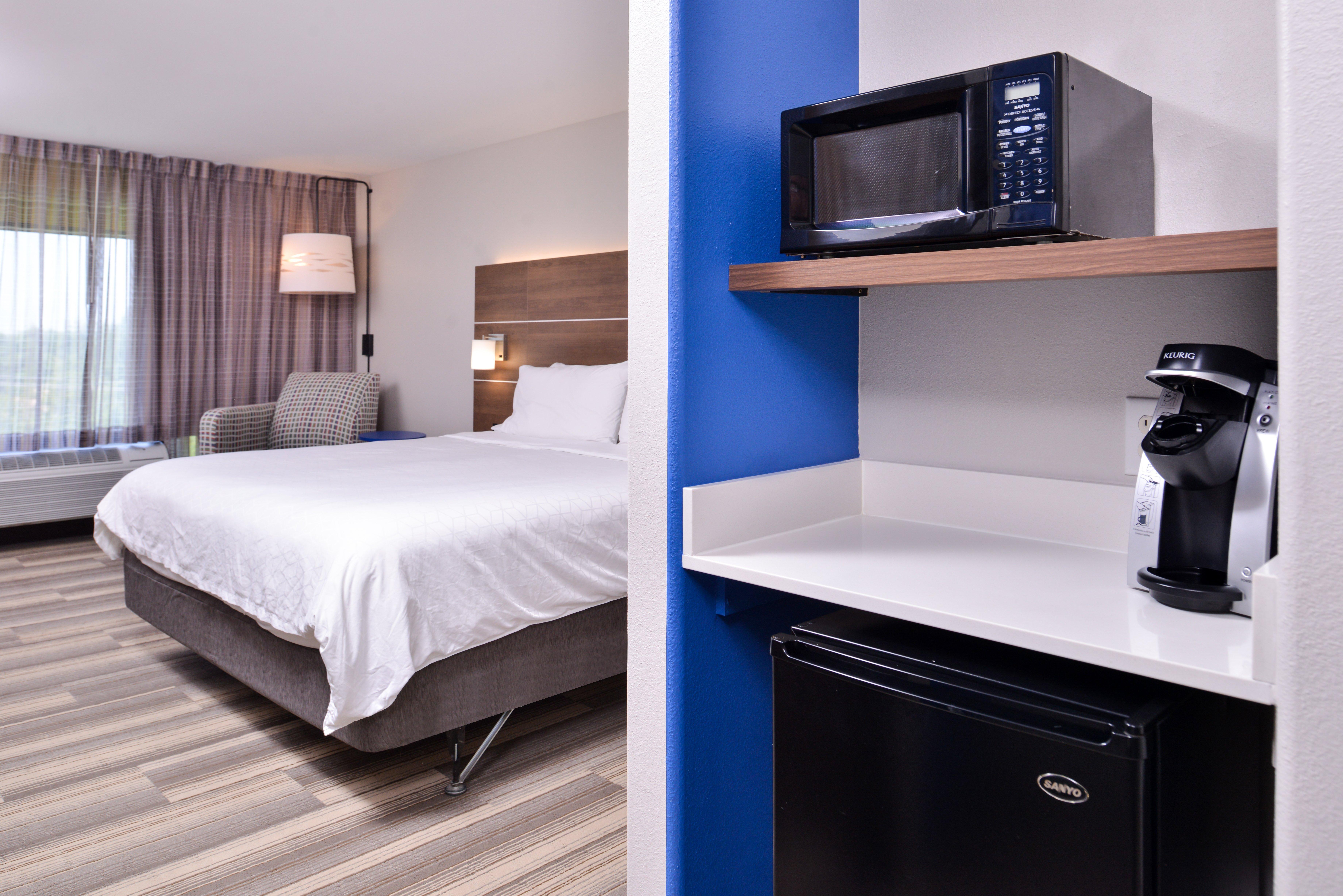 Holiday Inn Express Hotel & Suites Elgin By Ihg Exterior photo