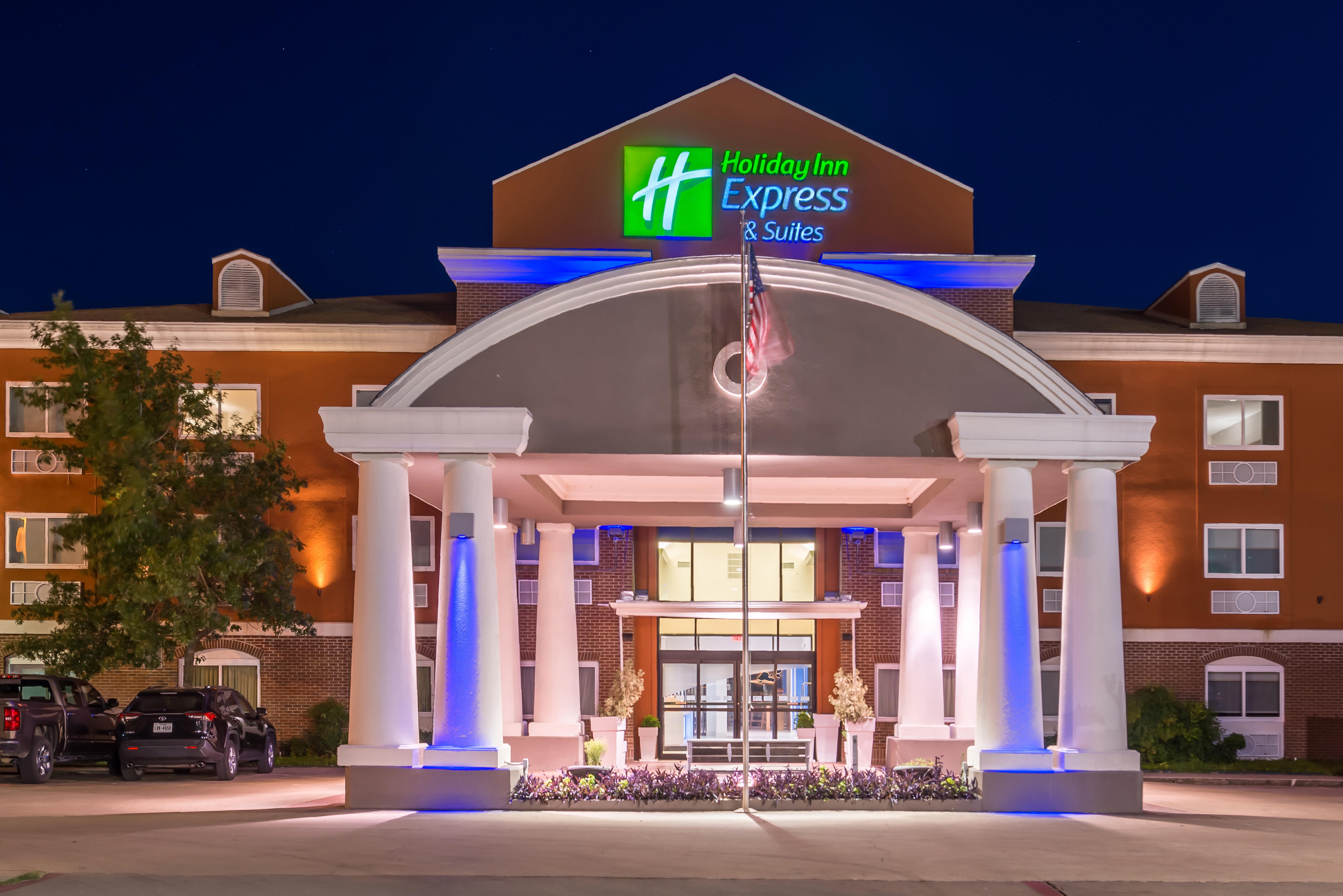 Holiday Inn Express Hotel & Suites Elgin By Ihg Exterior photo