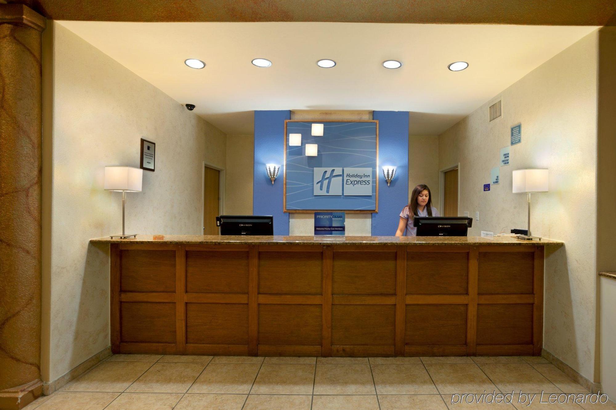 Holiday Inn Express Hotel & Suites Elgin By Ihg Interior photo