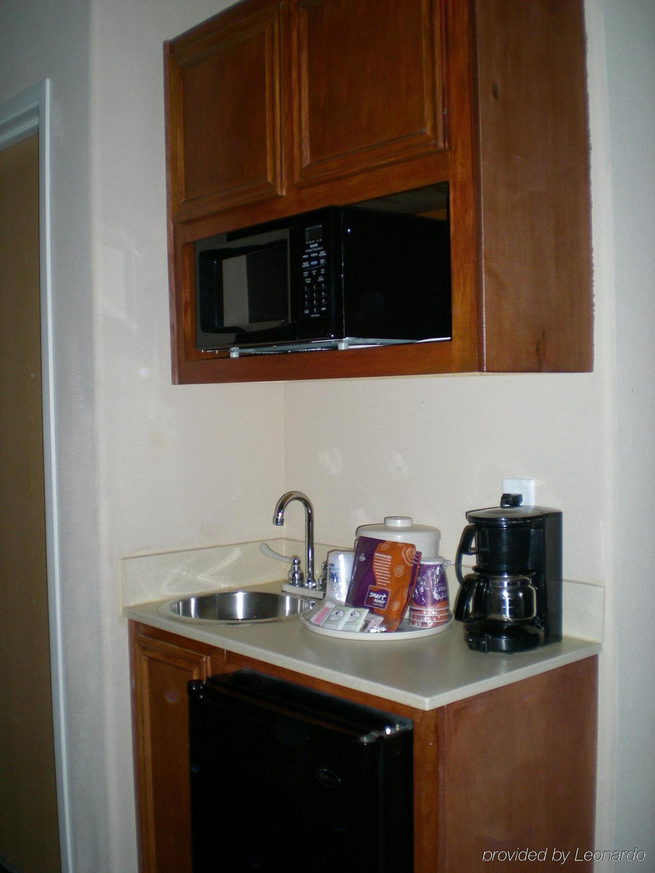 Holiday Inn Express Hotel & Suites Elgin By Ihg Room photo