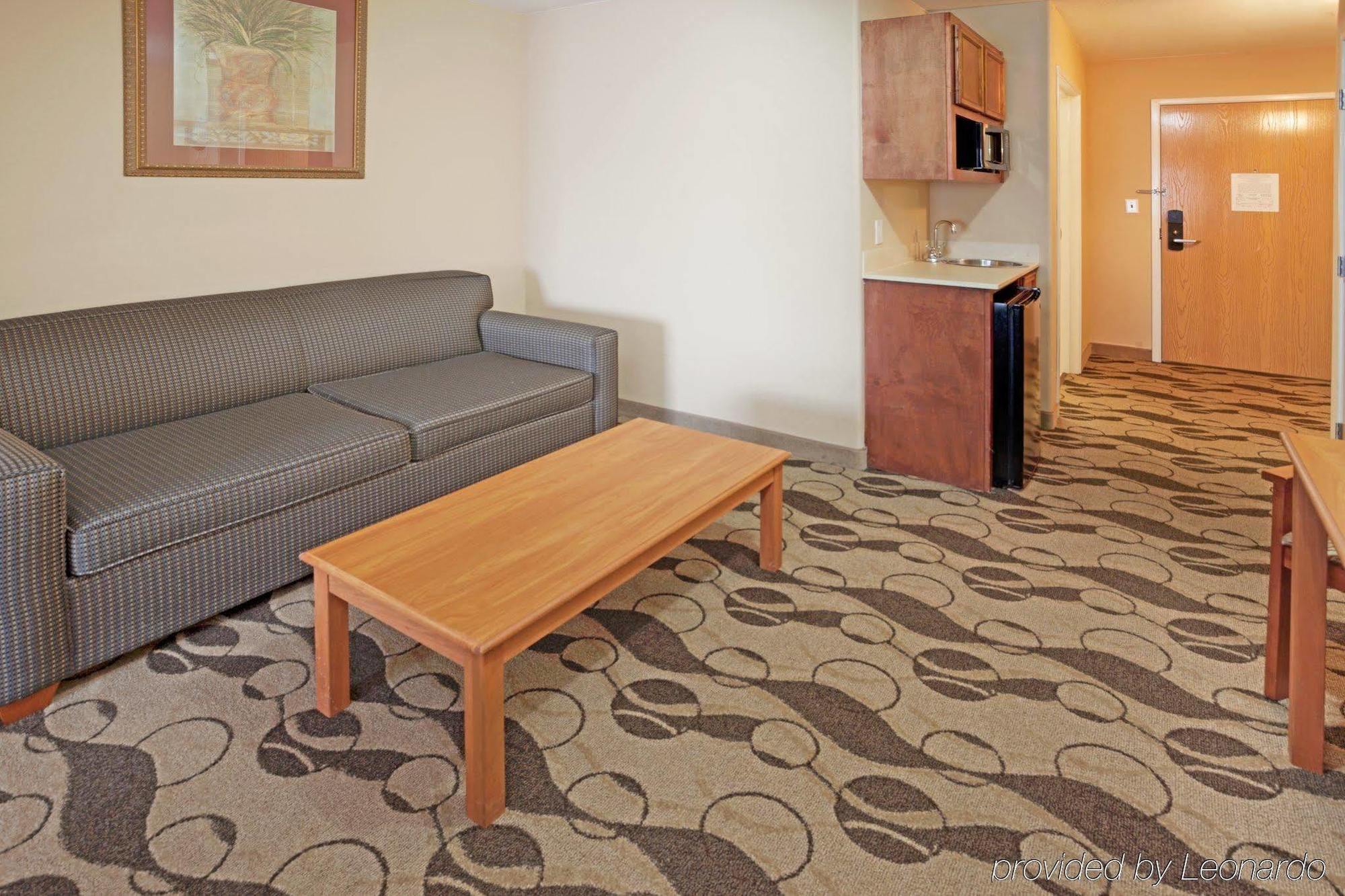 Holiday Inn Express Hotel & Suites Elgin By Ihg Room photo